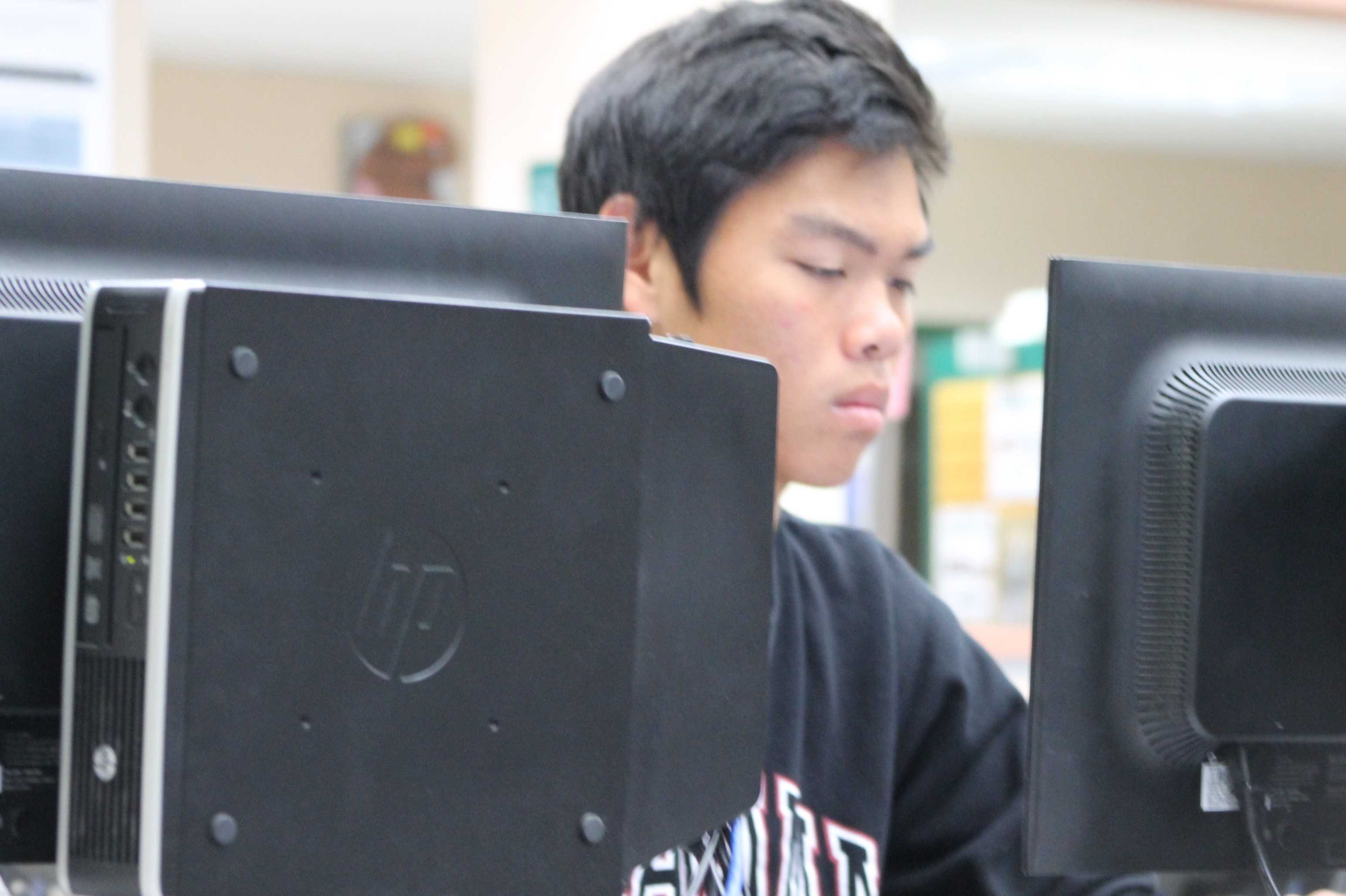 If senior Zack Wong didn’t come in early for a review session he wouldn’t have finished his work in AP Government. “It’s kind of a pain to have to go home and come back to school,” Wong said. Photo by Chia Vang