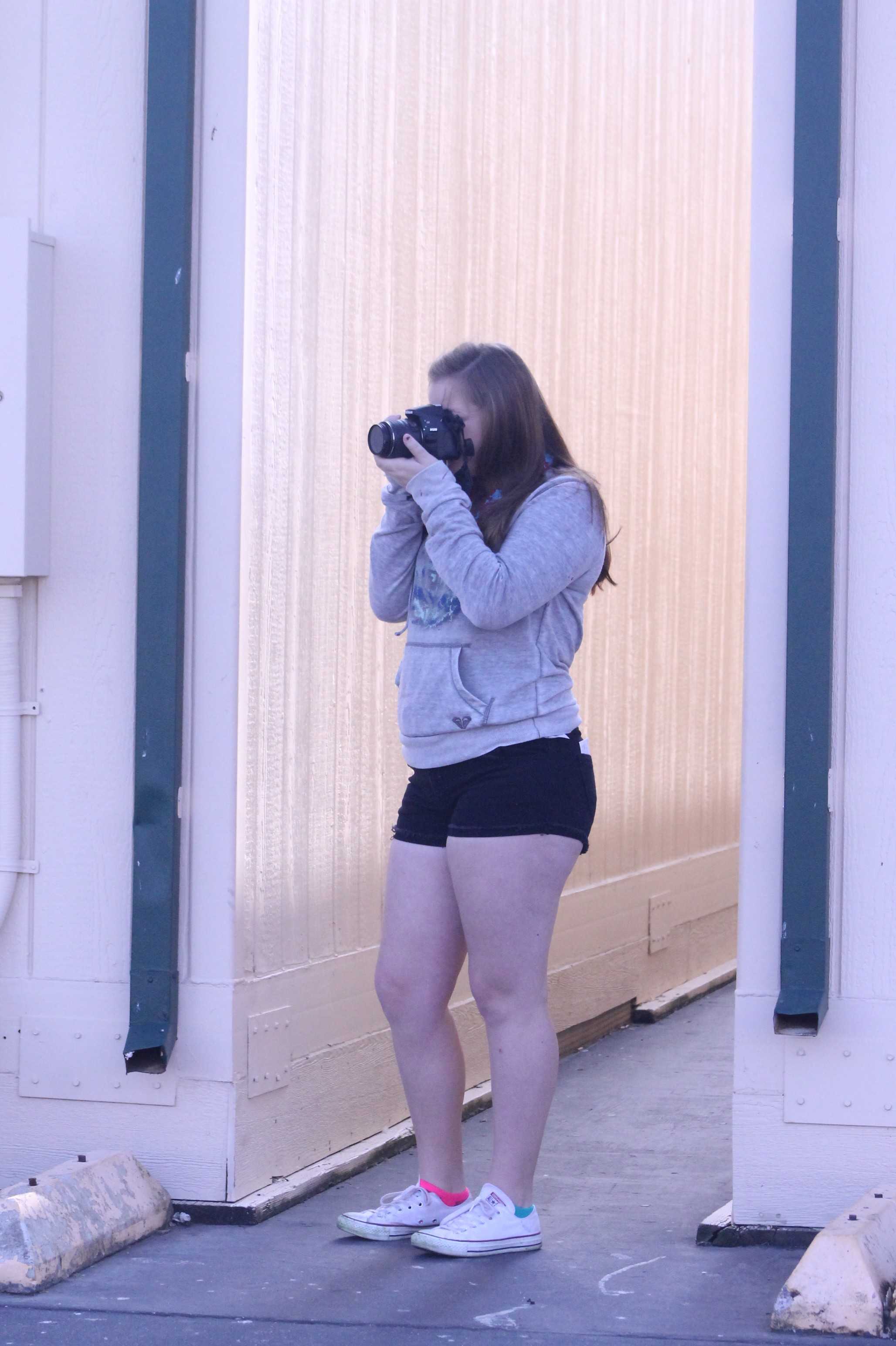 Although freshman Olivia Pasquetti had a photography project due, she takes more pictures during first period. “What I like about photography is how you can shoot things from different points of views and you’ll make it look like something else,” said Pasquetti. Photo by Chia Vang